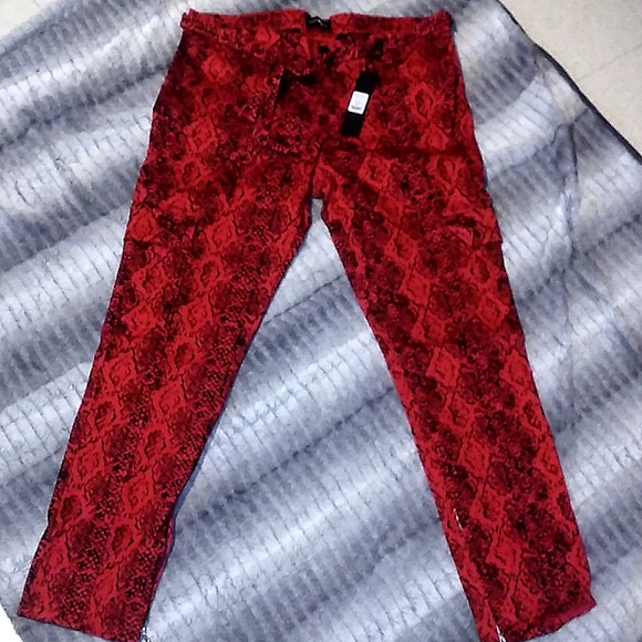 Pants red snakeskin - Picture 1 of 3
